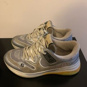 Gucci sneakers authentic.. shoes were purchased brand new as destroyed look